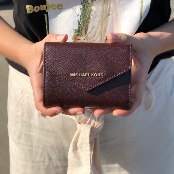 michael kors medium crossgrain leather envelope wallet